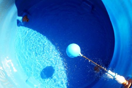 Aprenda como fazer a limpeza de forma correta da caixa-d’água